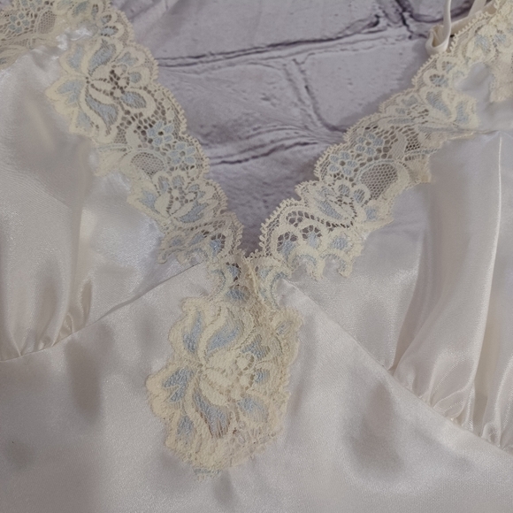 Vintage Signature Expressions Ivory Satin Lace Trim Nightgown Size‎ M Pre-Owned - Picture 14 of 15